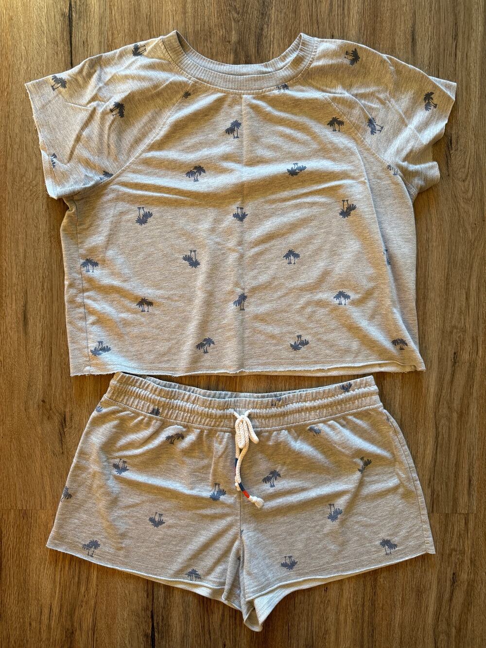 Secret Treasures Palm Tree Pajama Set Size Large